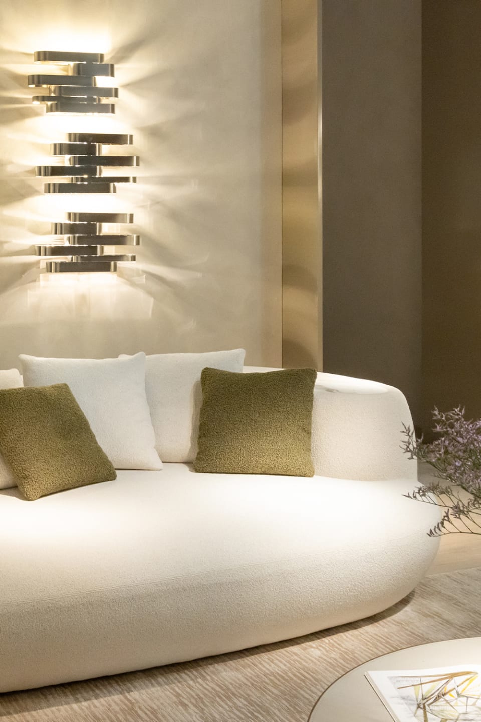 Rafael chaise longue | Rugiano. Elegant chaise longue with fluid lines, offering exceptional comfort and modern style for luxurious interiors.