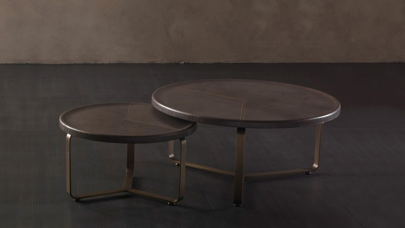 Egidio Vassoio coffee table | Rugiano. A sleek, minimalist coffee table with a modern design, perfect for enhancing contemporary living spaces.