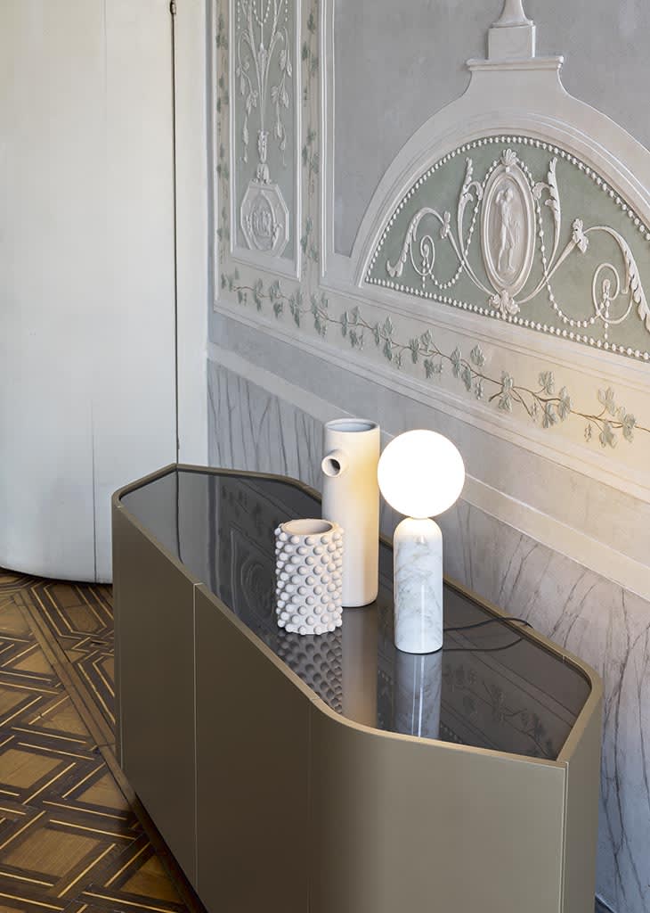 Gioberg bar cabinet | ALF Dafre. Elegant display cabinet with clean lines and modern design, perfect for storage and showcasing.