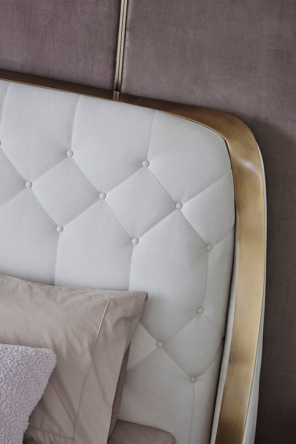 Madam bed | Rugiano. Elegant bed featuring a sophisticated tufted headboard, designed to bring luxury and comfort to any bedroom.