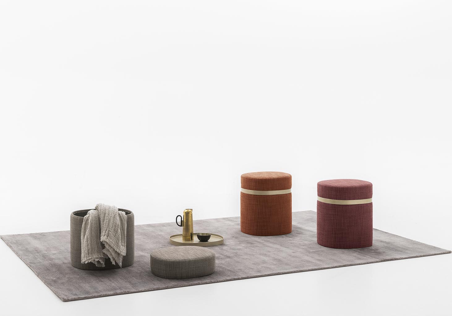 Nobu pouf | ALF Dafre. Multifunctional upholstered pouf with hidden storage and a removable tray for modern interiors.