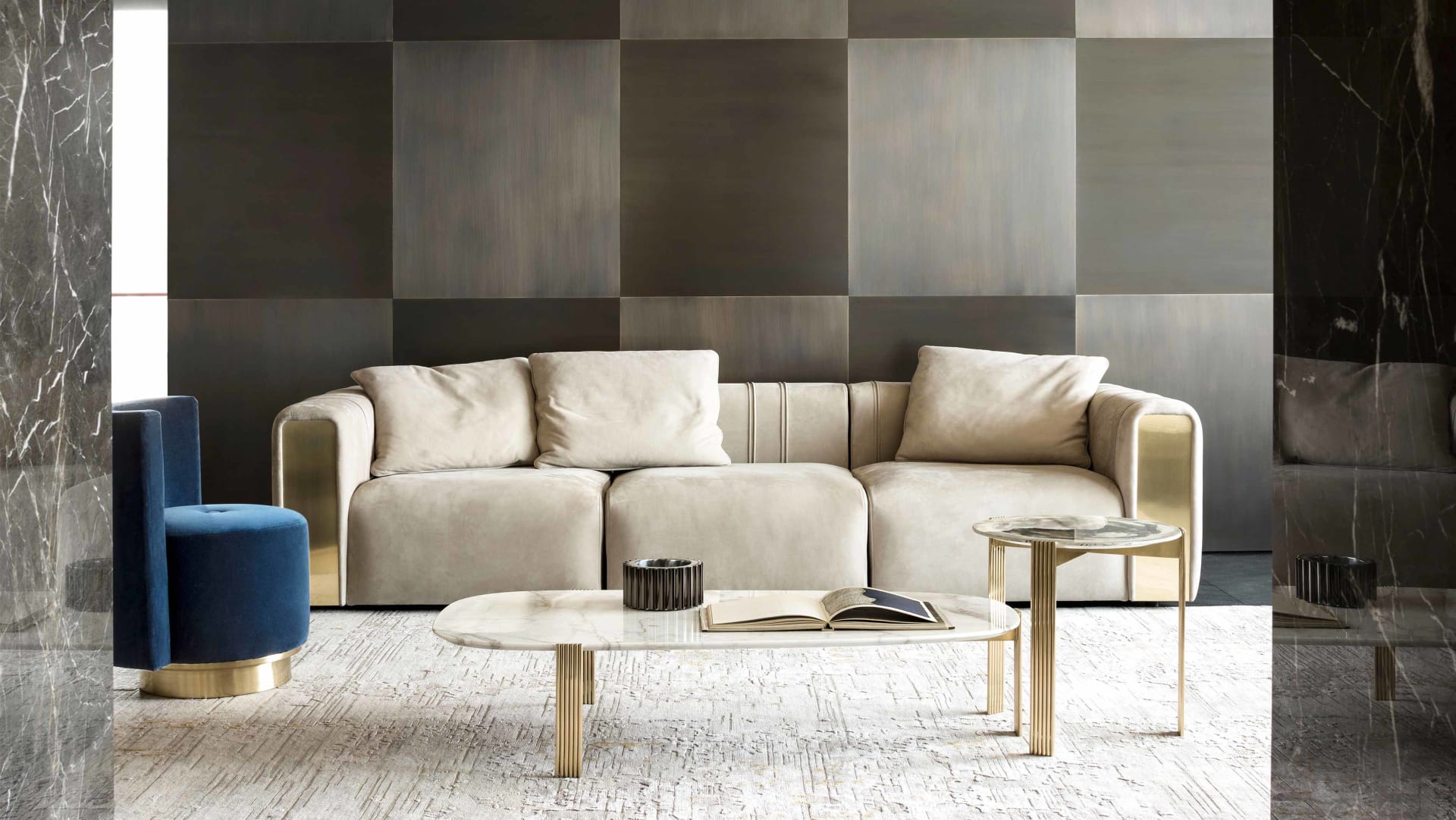 Luz armchair | Rugiano. Luxurious upholstered sofa with distinctive brushed brass armrest details and elegant pleated backrest.