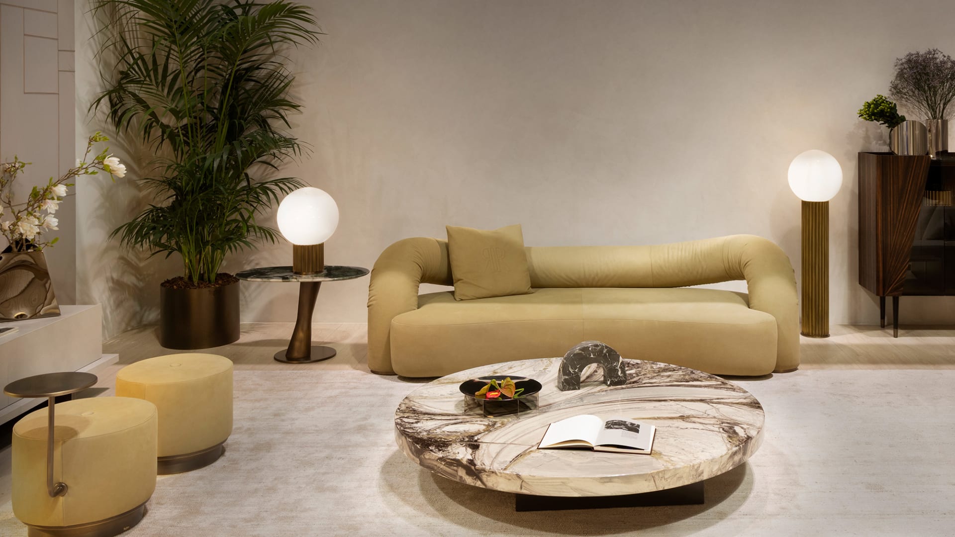 Abbraccio sofa | Rugiano. Curved sofa with an enveloping design, offering exceptional comfort and modern aesthetics.