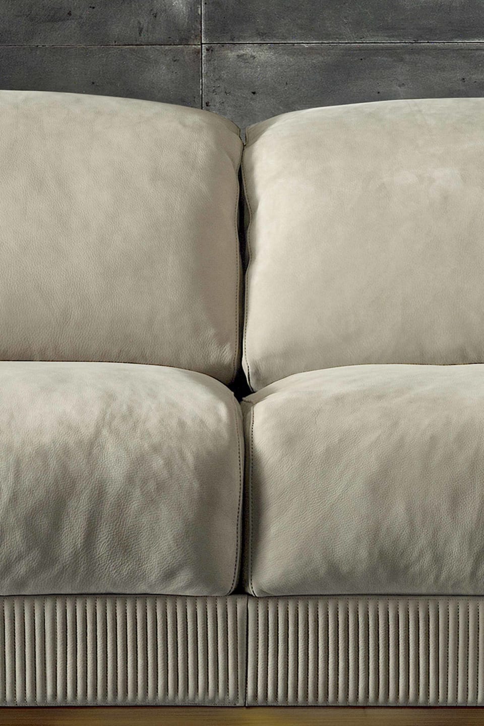 Vogue sofa | Rugiano. Modular upholstered sofa featuring exquisite saddle leather or nubuck details and refined stitching, offering versatile configurations.