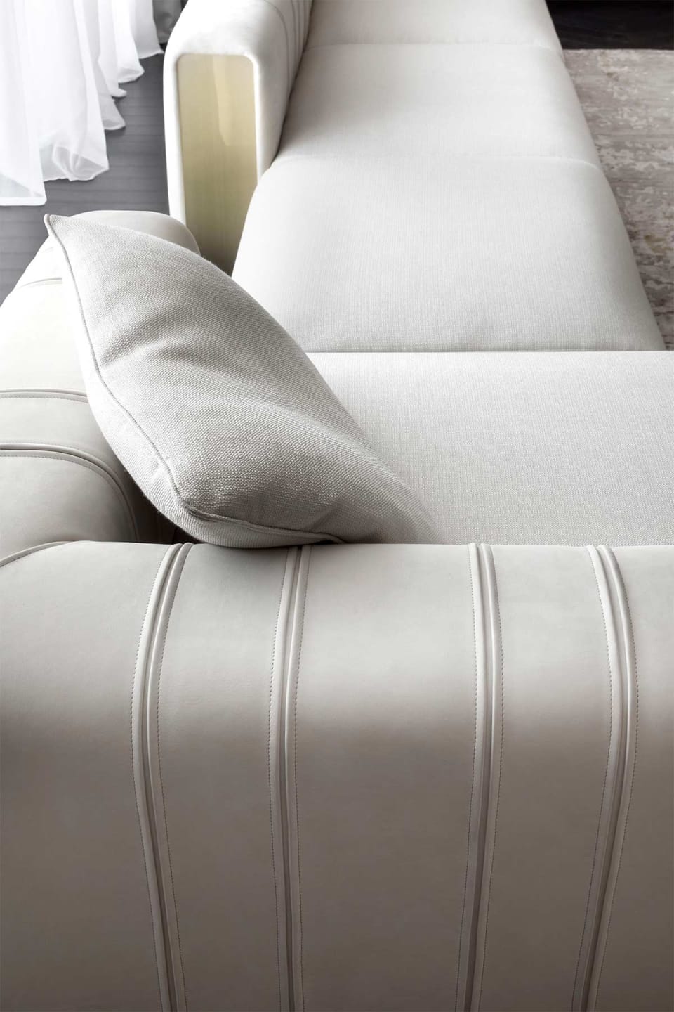 Luz armchair | Rugiano. Luxurious upholstered sofa with distinctive brushed brass armrest details and elegant pleated backrest.