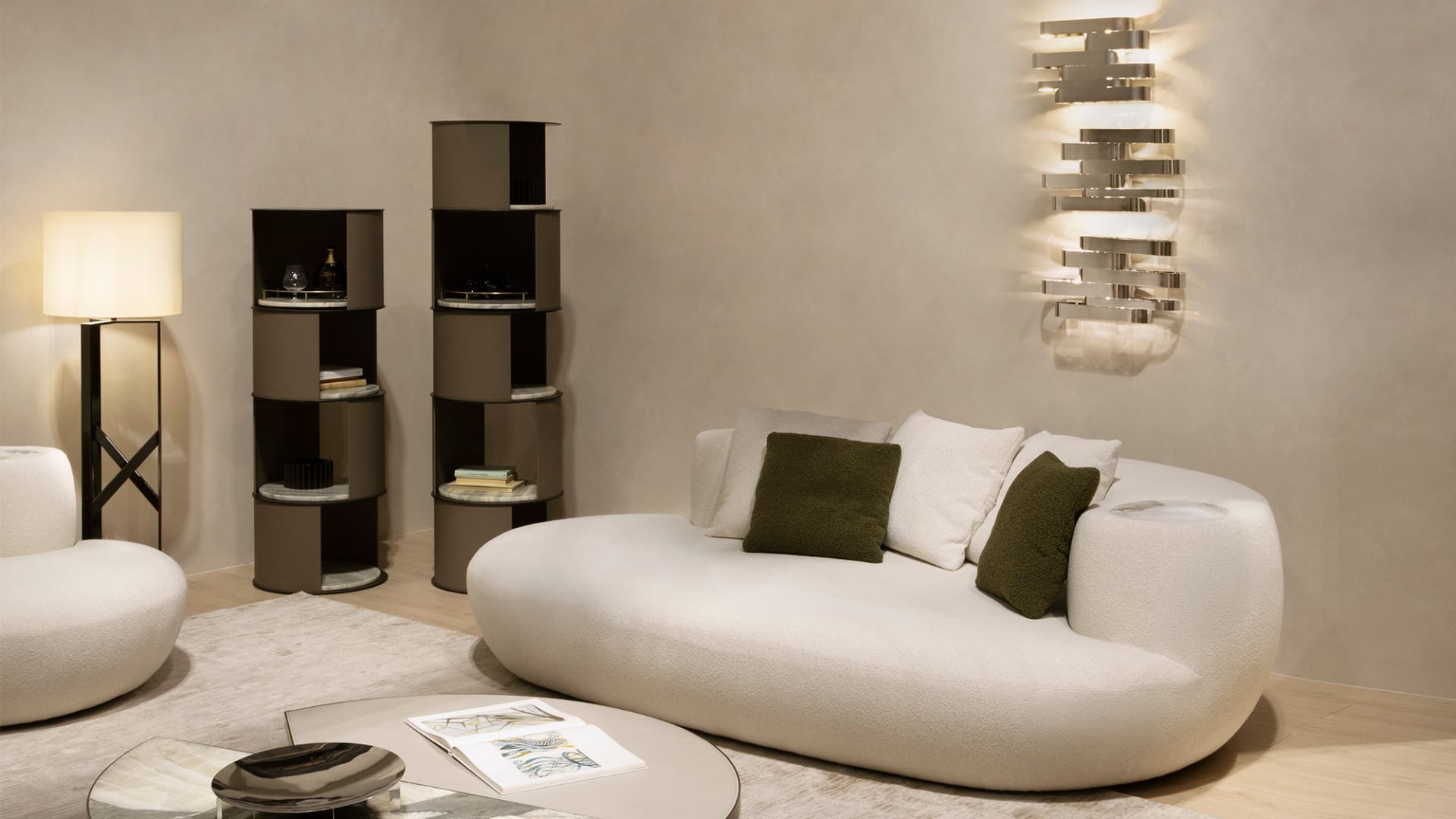 Rafael chaise longue | Rugiano. Elegant chaise longue with fluid lines, offering exceptional comfort and modern style for luxurious interiors.