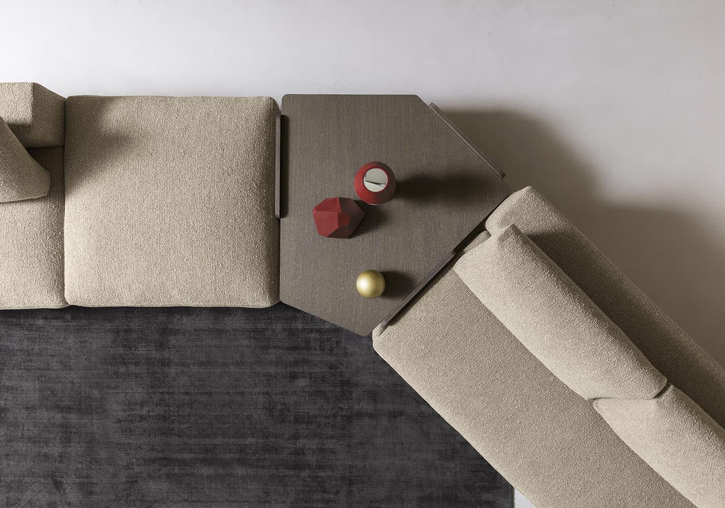 California sofa | ALF Dafre. Modular sofa with integrated wooden bookcases, creating flexible and inviting spaces.