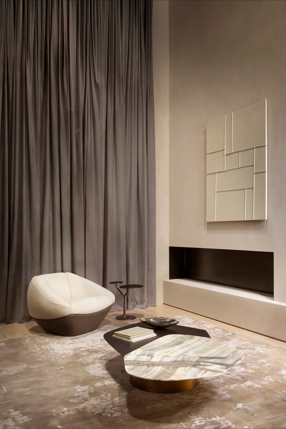 Atic Grey rug | Rugiano. Elegant rug featuring an abstract pattern in grey and beige tones, perfect for modern interiors.