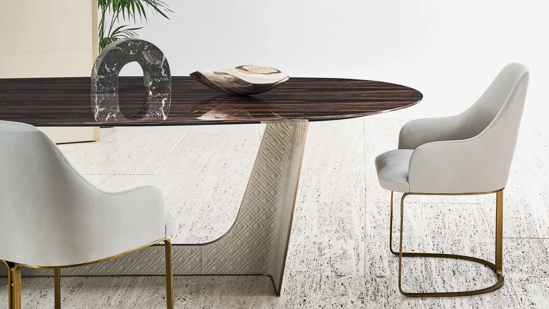 Wings table | Rugiano. Elegant dining table with an upholstered metal base and a versatile oval top in marble, wood, or hand-painted finishes.