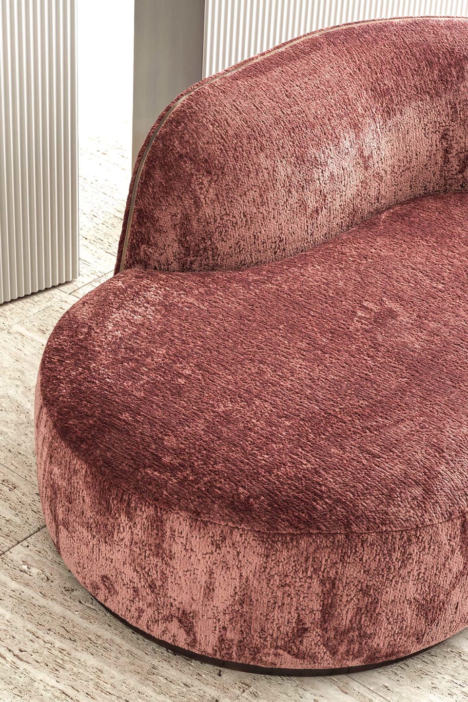 Pierre chaise longue | Rugiano. Luxurious modern chaise longue with elegant curved design, perfect for sophisticated relaxation in high-end interiors.