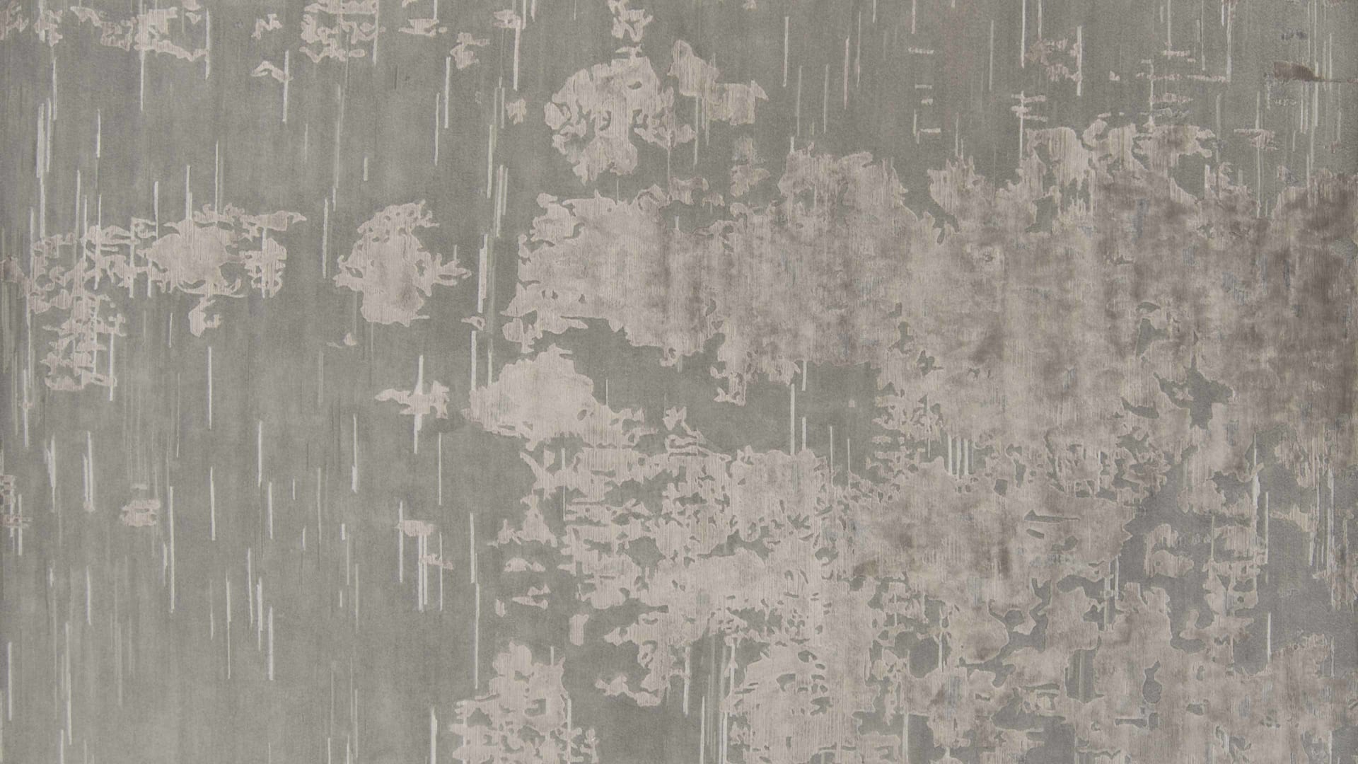 Atic Grey rug | Rugiano. Elegant rug featuring an abstract pattern in grey and beige tones, perfect for modern interiors.