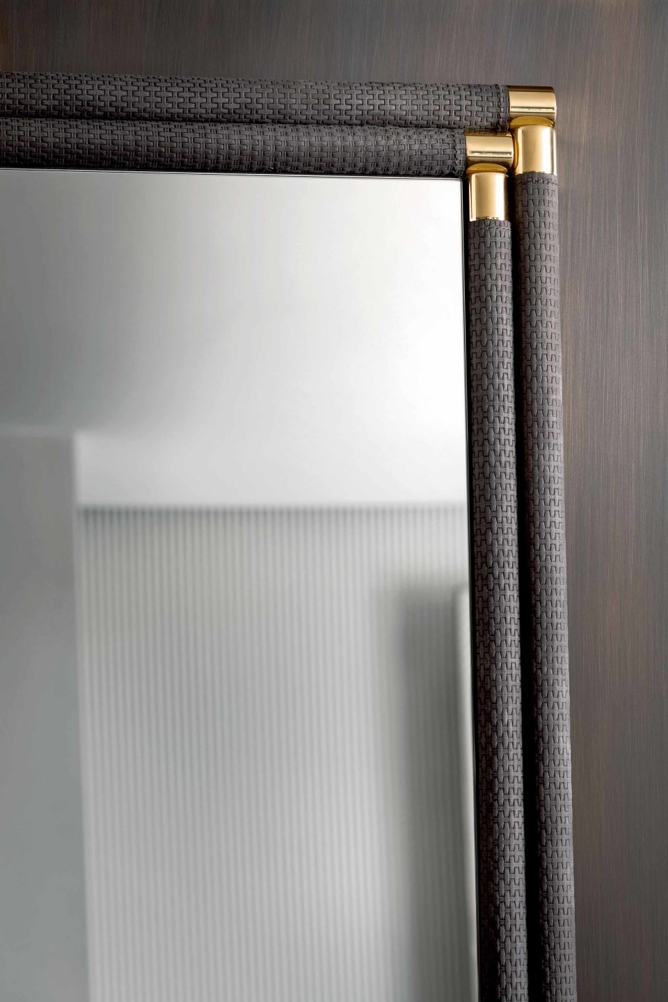 Boheme mirror | Rugiano. Elegant freestanding mirror with leather upholstery and refined metal details, perfect for luxurious interiors.