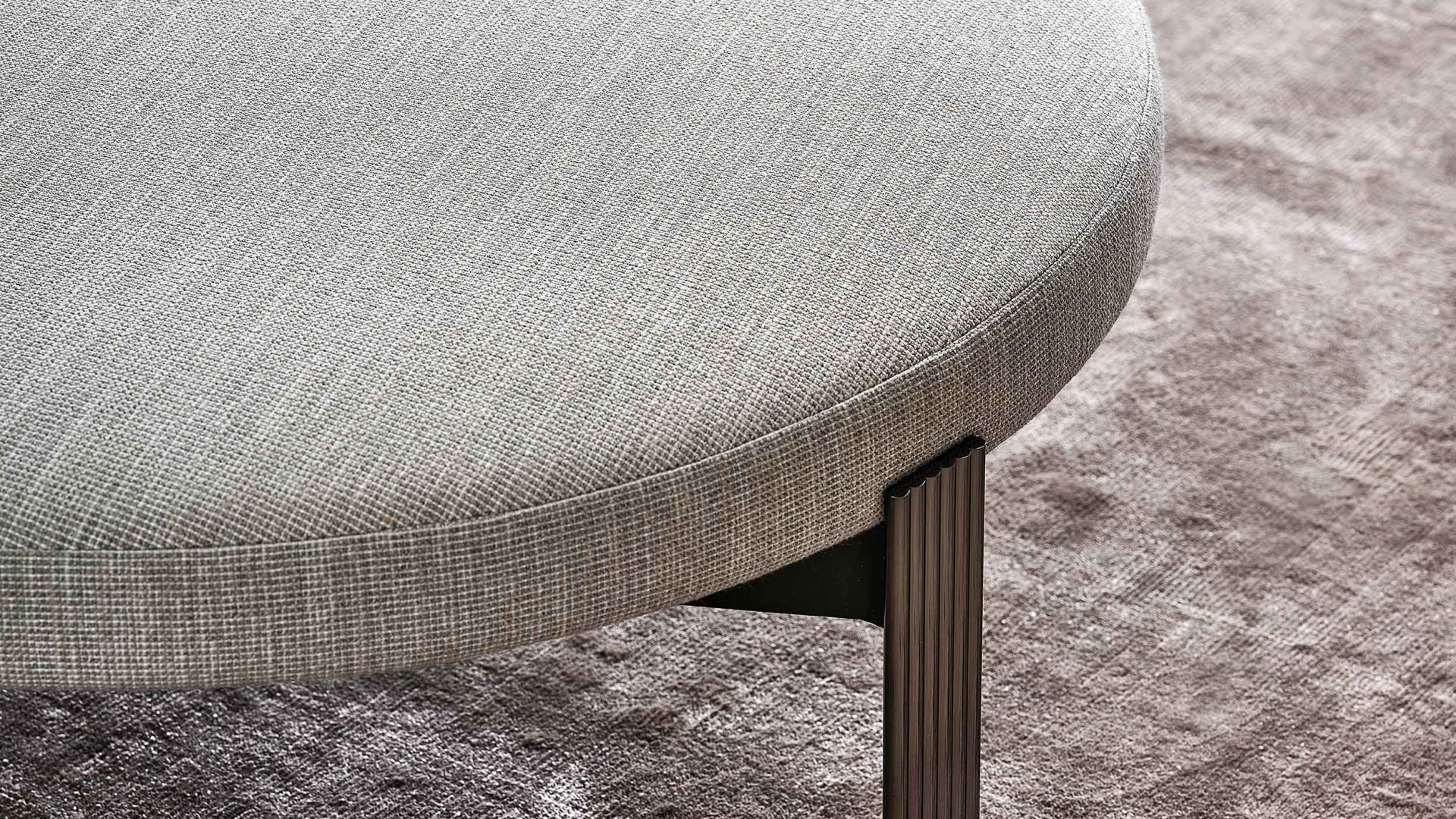 Sixty pouf | Rugiano. Versatile poufs in various sizes and heights, offering exceptional comfort and modern style for any space.