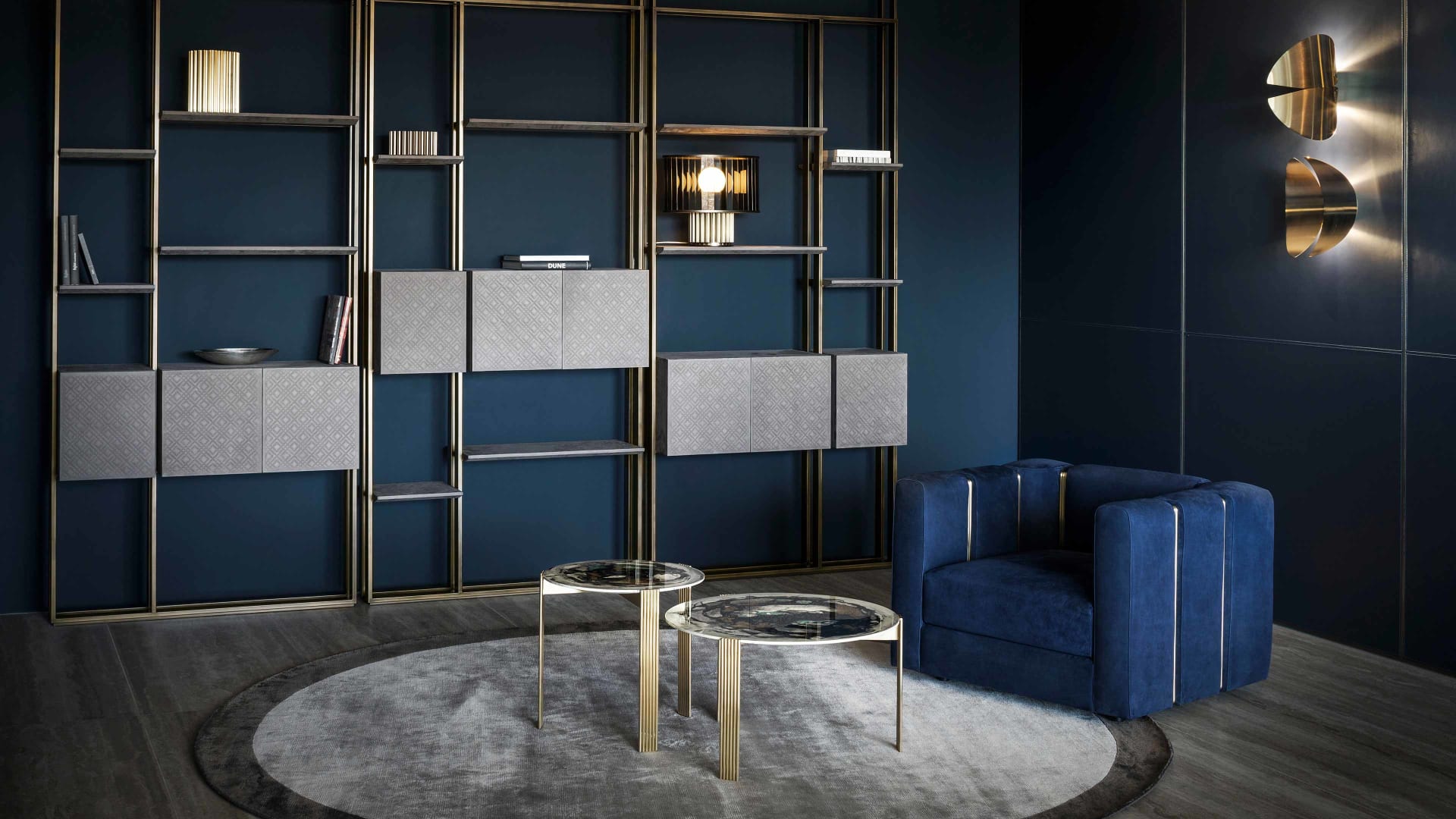 Frame Box bookcase | Rugiano. Sophisticated bookshelves with metal structure, leather or marble shelves, and upholstered leather storage boxes.