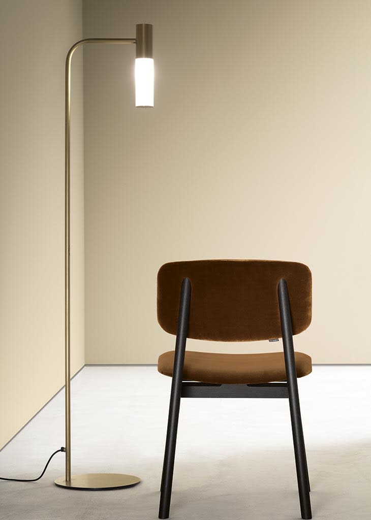 Shift chair | ALF Dafre. Elegant ash wood chair with a unique deconstructed design, blending comfort and contemporary aesthetics.