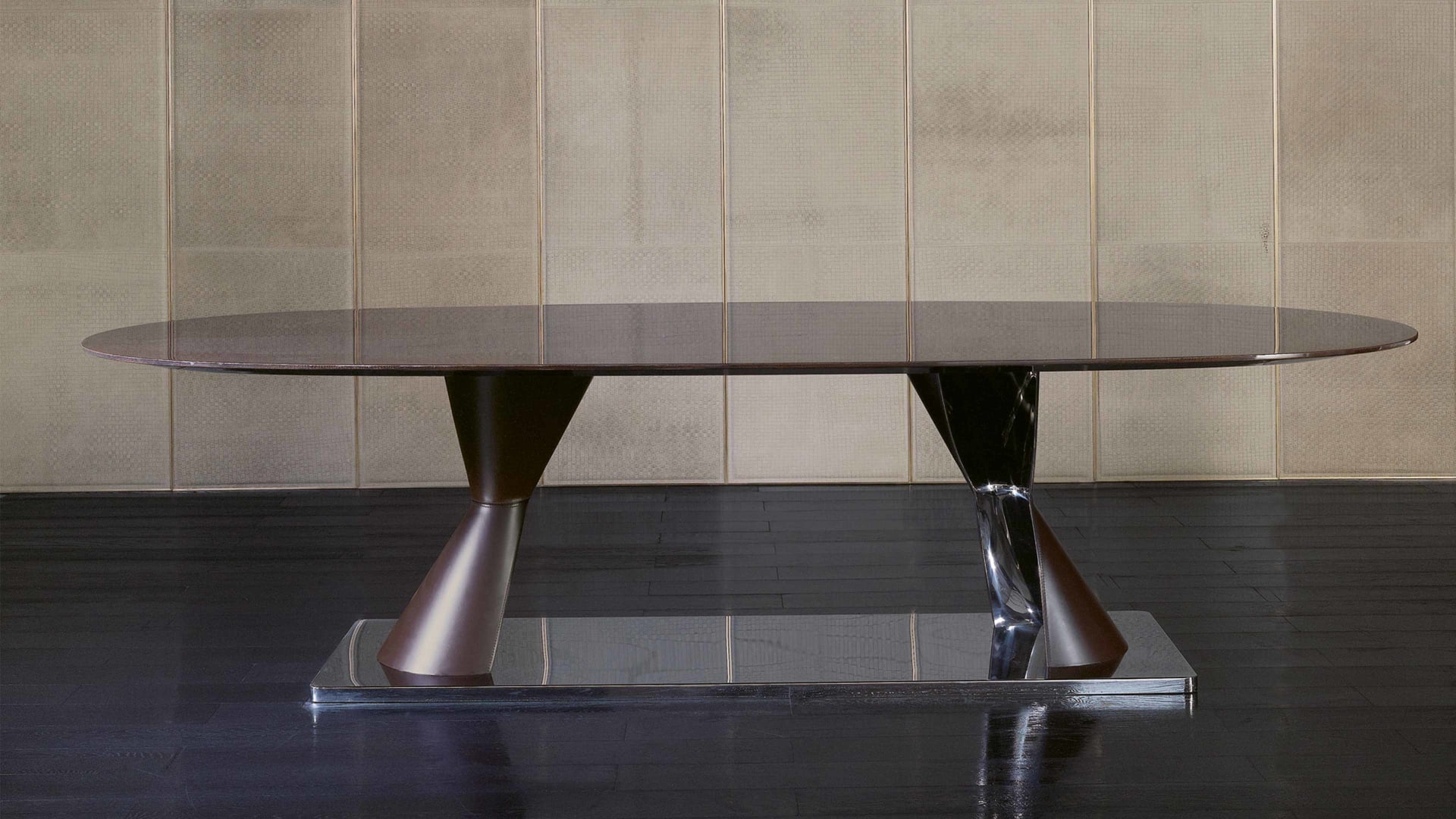Rea table | Rugiano. An exquisite dining table with a striking sculptural base, perfect for contemporary luxury interiors.