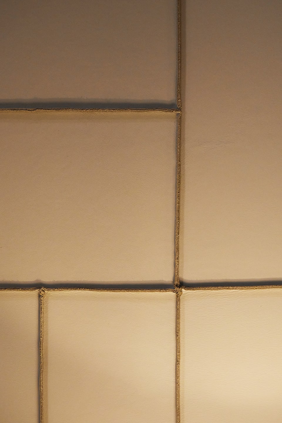 Plisse wall panel | Rugiano. Elegant wall panel with unique geometric relief, creating a play of light and shadow.