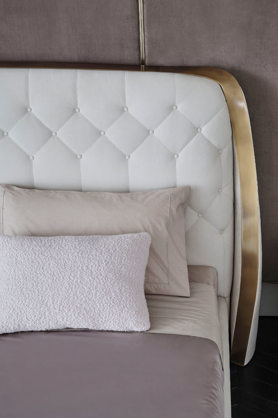 Madam bed | Rugiano. Elegant bed featuring a sophisticated tufted headboard, designed to bring luxury and comfort to any bedroom.