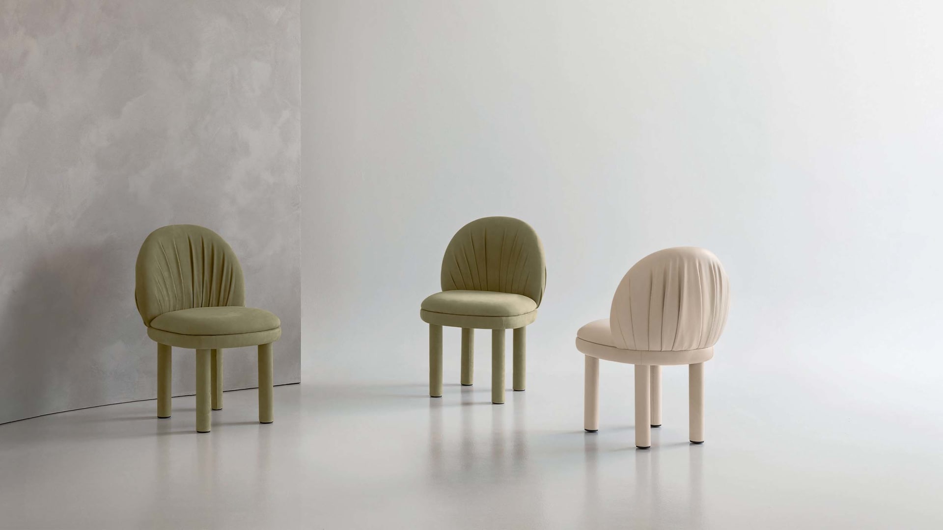 Fandango chair | Rugiano. Luxurious chair with soft, ergonomic lines and plush upholstery, designed for ultimate comfort and sophisticated interiors.