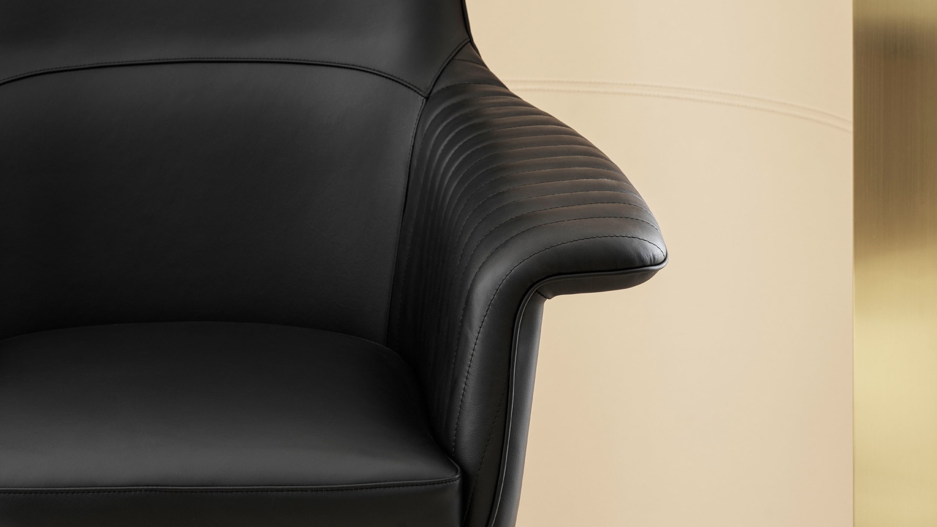 President Chair executive chair | Rugiano. Premium ergonomic office chair with adjustable height and two backrest options for maximum comfort.