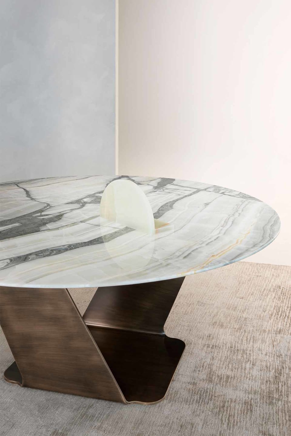 Wally Round table | Rugiano. Sculptural round table with natural stone top, blending artistic design with luxurious materials for a captivating focal point.