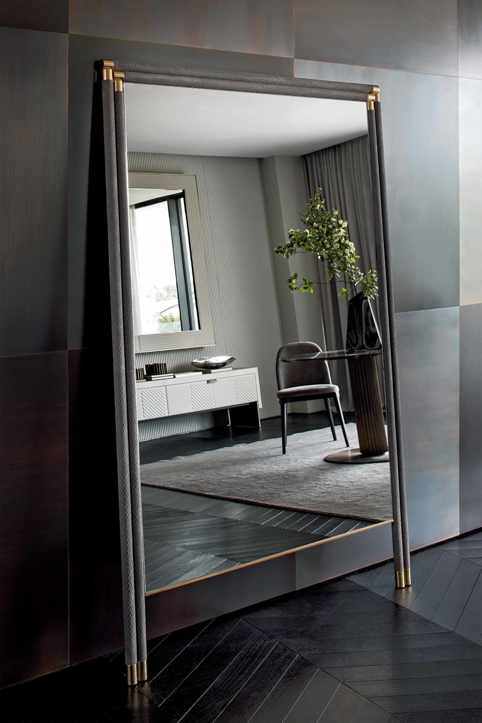 Boheme mirror | Rugiano. Elegant freestanding mirror with leather upholstery and refined metal details, perfect for luxurious interiors.