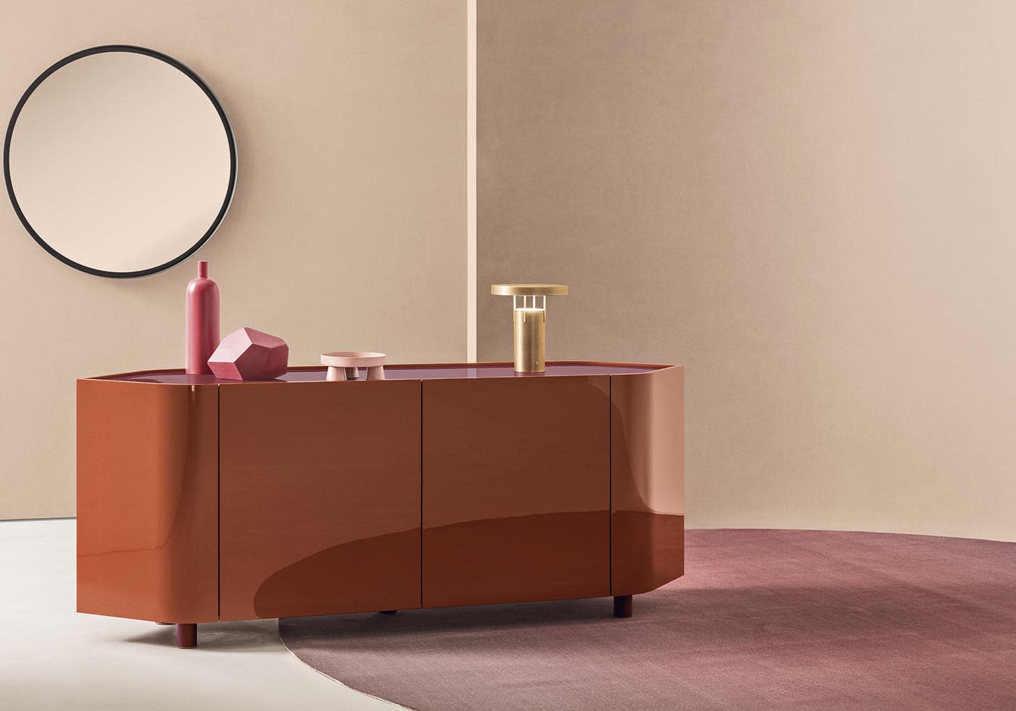 Gioberg bar cabinet | ALF Dafre. Elegant display cabinet with clean lines and modern design, perfect for storage and showcasing.