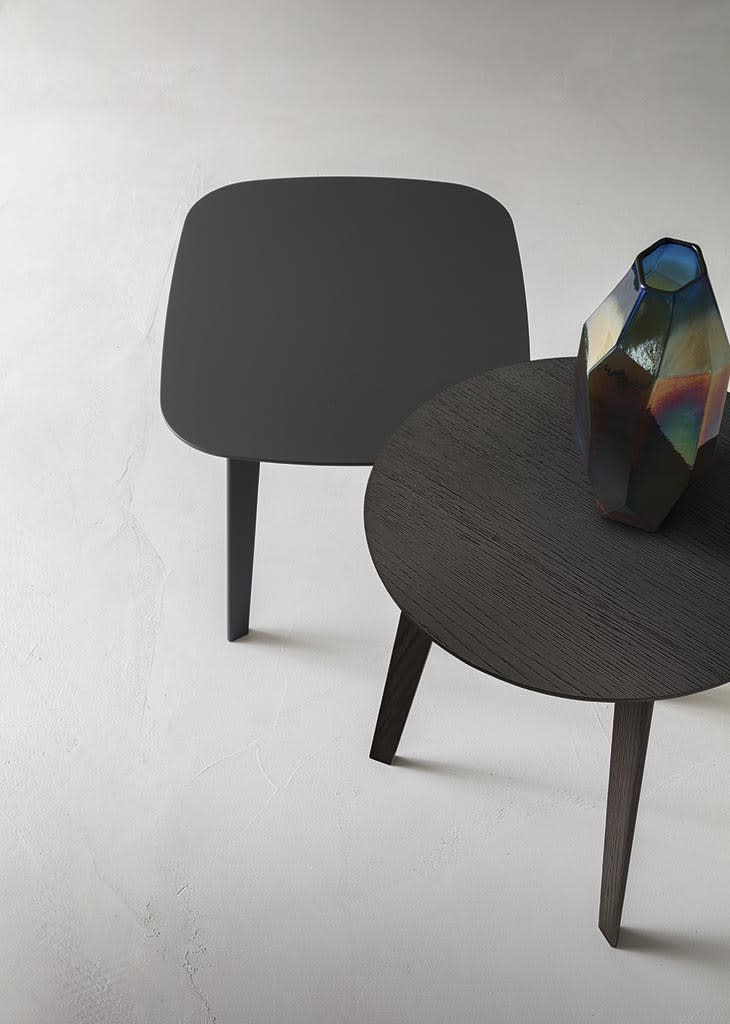 Life coffee table | ALF Dafre. Elegant occasional table with a wooden frame, available in round and rectangular shapes.