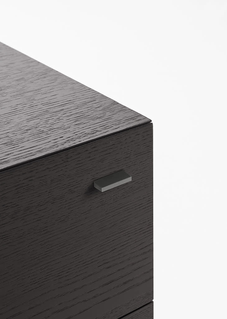 Hobby bedside table | ALF Dafre. Minimalist chests of drawers and bedside tables with elegant design, metal base, and original handles for the bedroom.