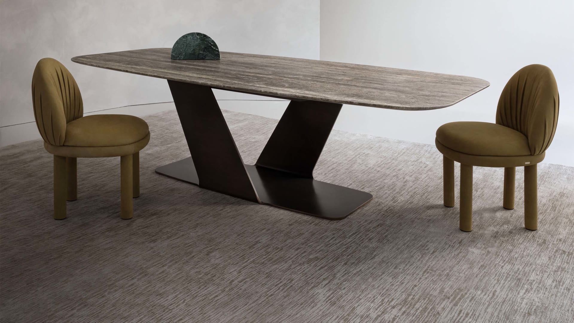 Line rug | Rugiano. Textured rug with elegant linear pattern, creating coziness and a modern accent.