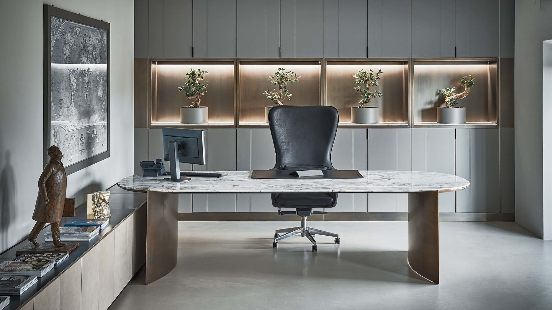 President office desk | Rugiano. Exquisite presidential desk with organic design, bronze profile, and marble or wood top.