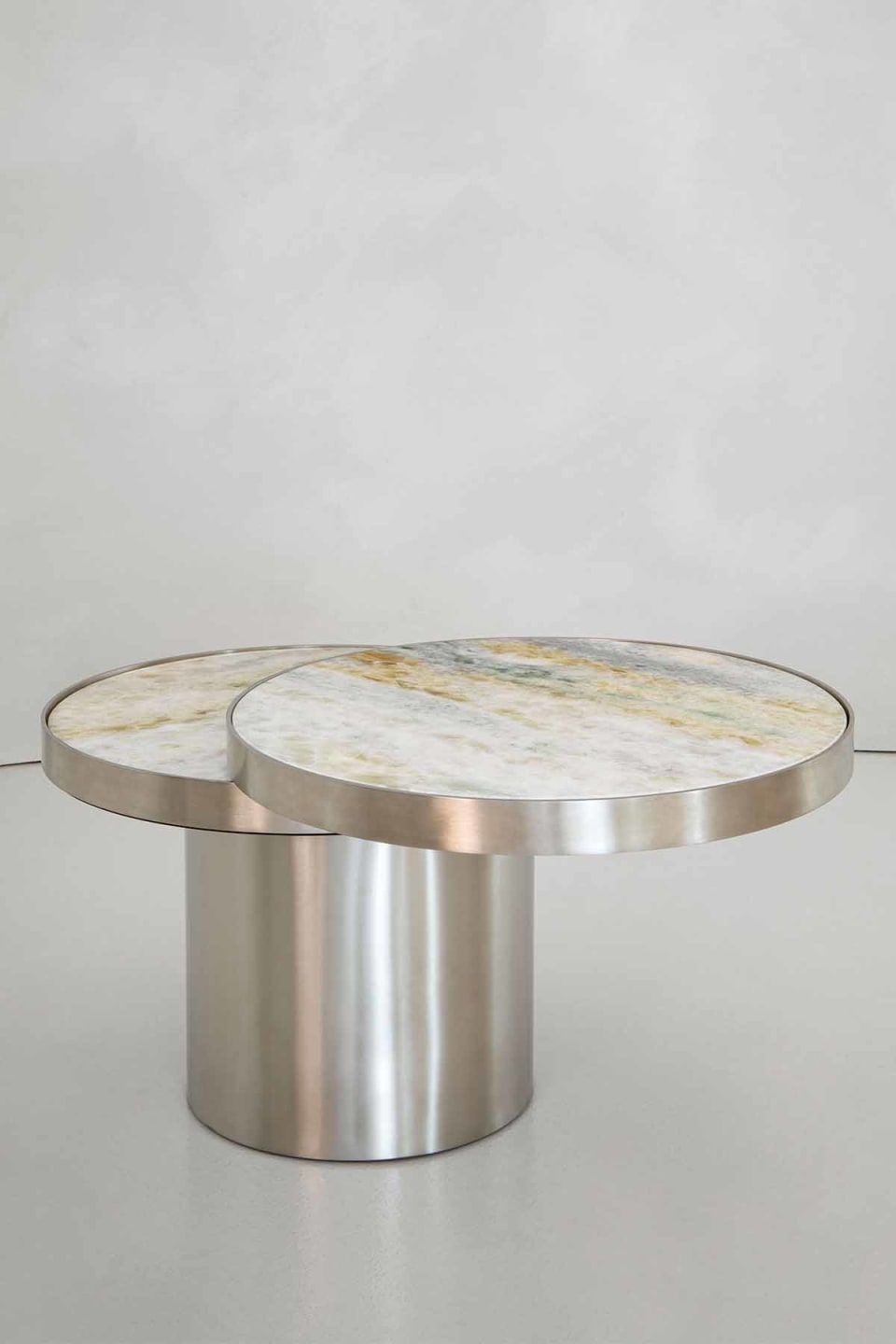Space coffee table | Rugiano. Elegant coffee table with satin brass base and innovative movable black glass tops.