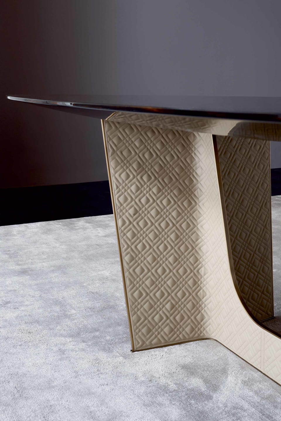 Wings console | Rugiano. An exquisite console with a unique curved base, blending modern elegance with Art Deco flair, perfect for luxurious interiors.