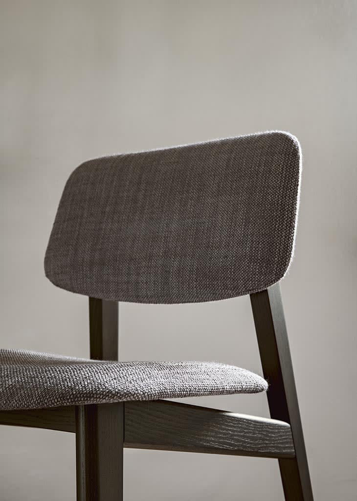 Shift chair | ALF Dafre. Elegant ash wood chair with a unique deconstructed design, blending comfort and contemporary aesthetics.