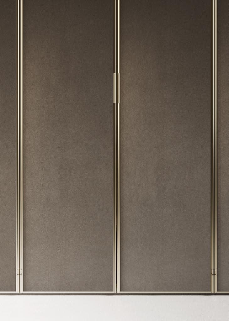 Pure closet | ALF Dafre. Elegant hinged door with clean lines for modern wardrobes and closets, ensuring seamless integration and functionality.