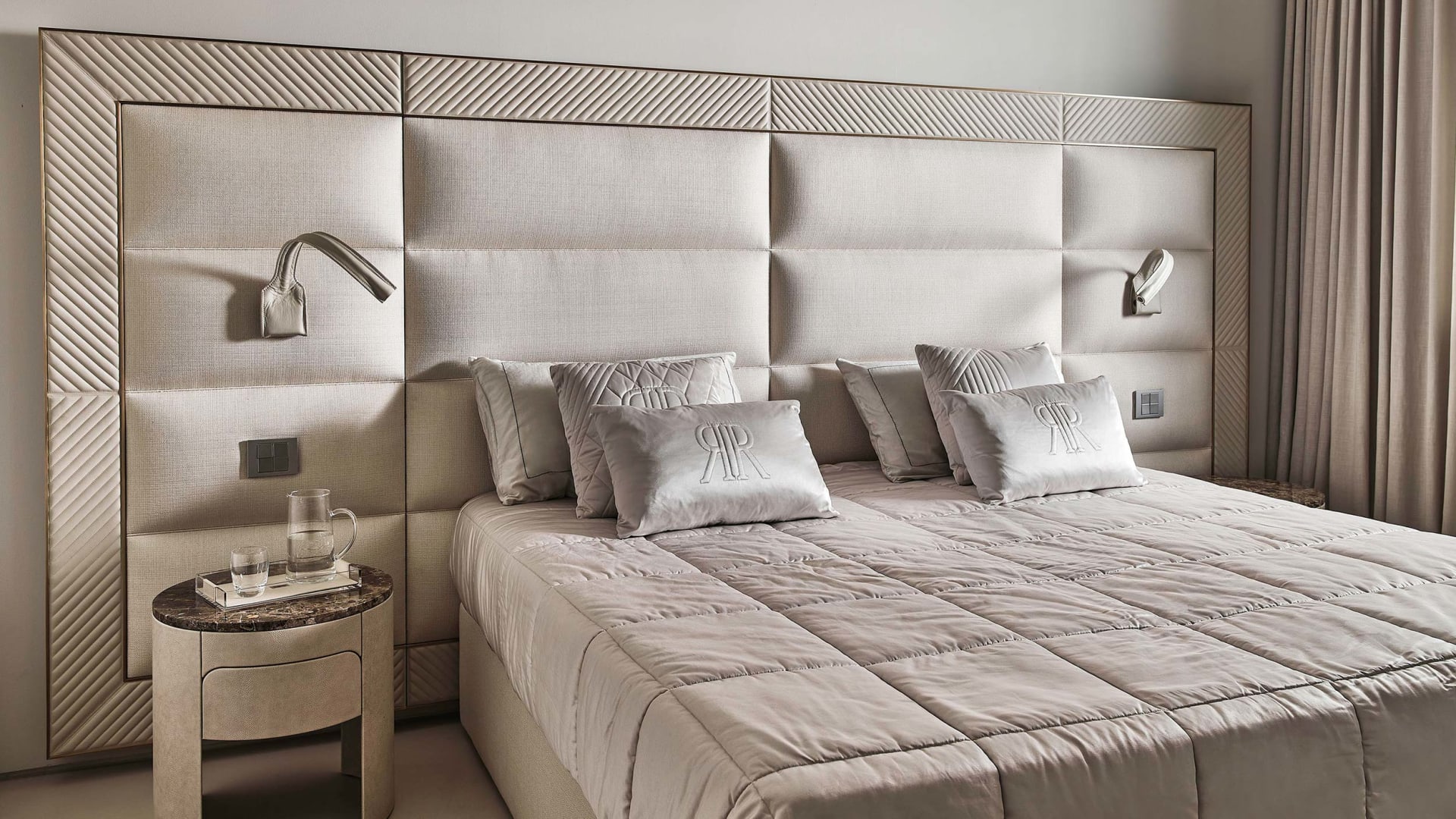 Zelta wall lamp | Rugiano. Elegant Italian lamp with flexible design, perfect for modern accent lighting.