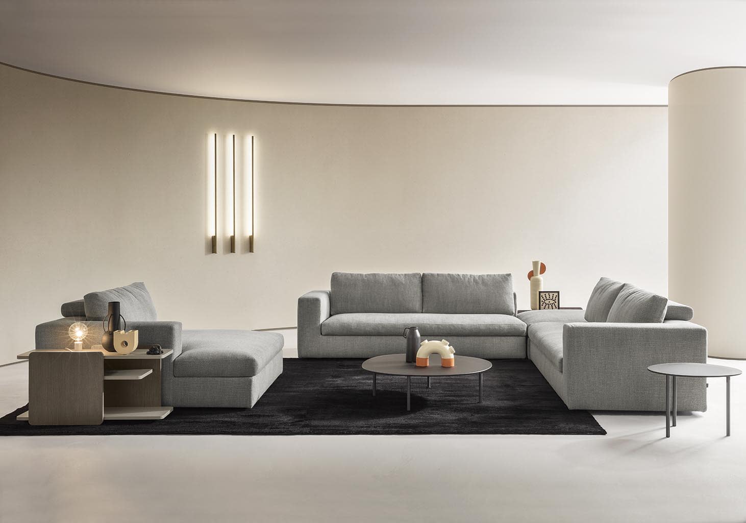 California sofa | ALF Dafre. Modular sofa with integrated wooden bookcases, creating flexible and inviting spaces.