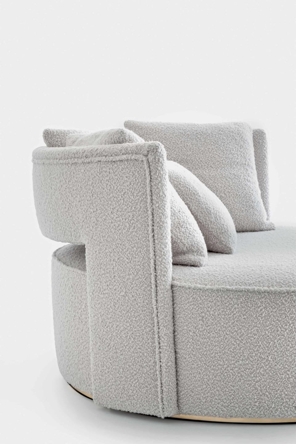 Giotto pouf | Rugiano. Luxurious Italian pouf, perfect for adding comfort and modern elegance to any contemporary living space.