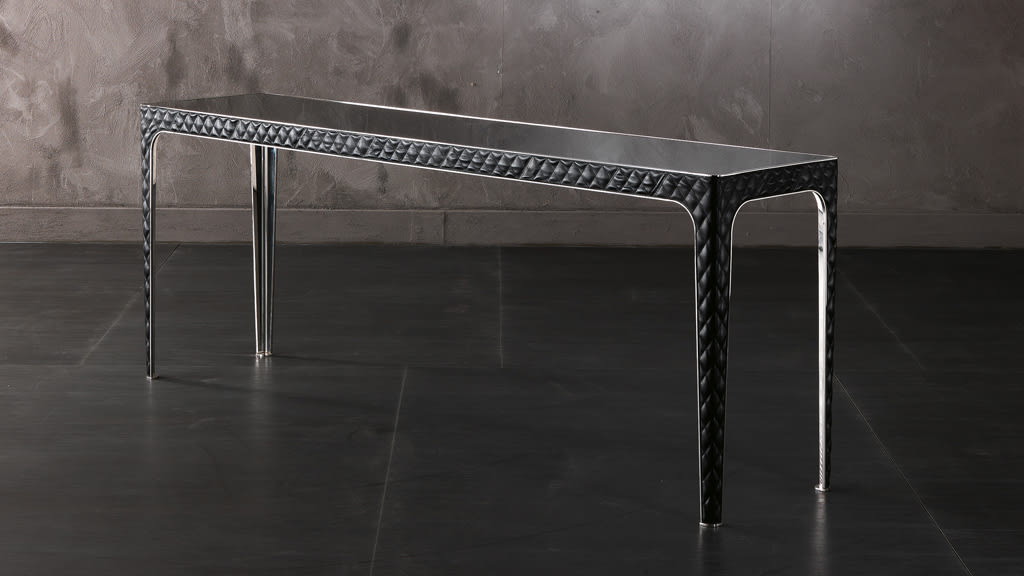 Lauren console | Rugiano. Sleek, high-end console table with a minimalist design, perfect for sophisticated interiors and versatile placement.