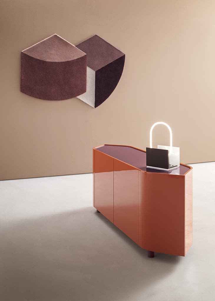 Gioberg bar cabinet | ALF Dafre. Elegant display cabinet with clean lines and modern design, perfect for storage and showcasing.