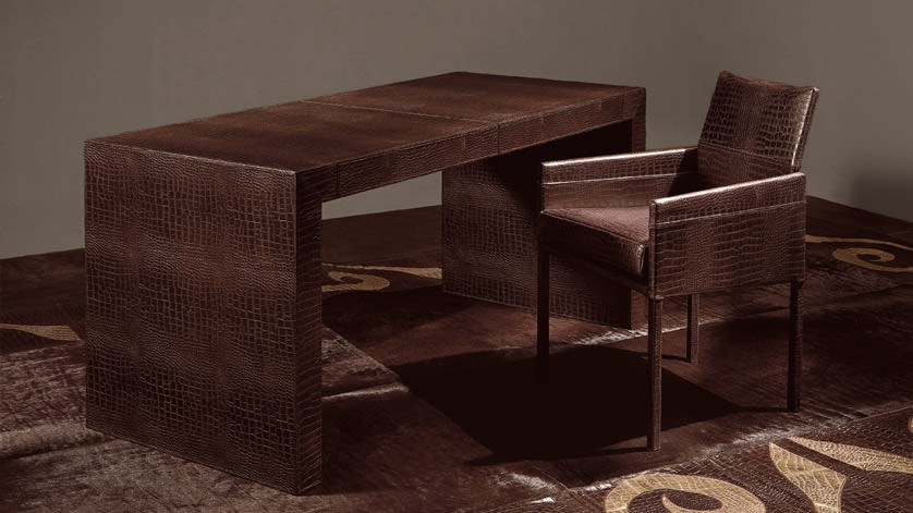 Florida office desk | Rugiano. Elegant, functional desk with a sleek design, perfectly suited for modern interiors.
