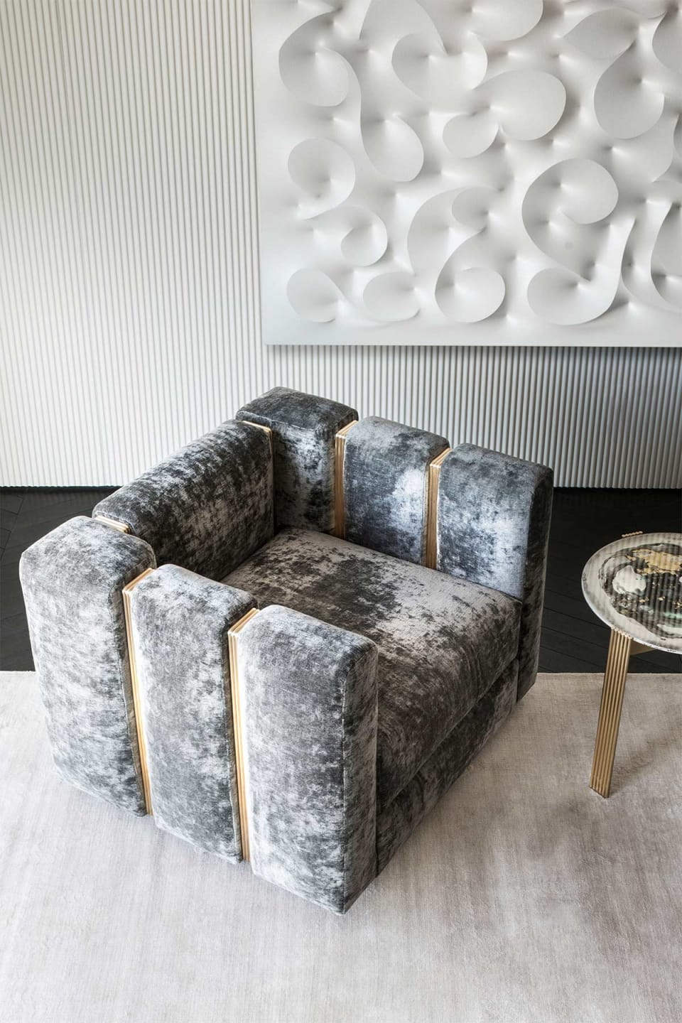 Club armchair | Rugiano. Elegant armchair with brushed brass and bronze accents, creating a sophisticated pattern with luxurious leather upholstery.
