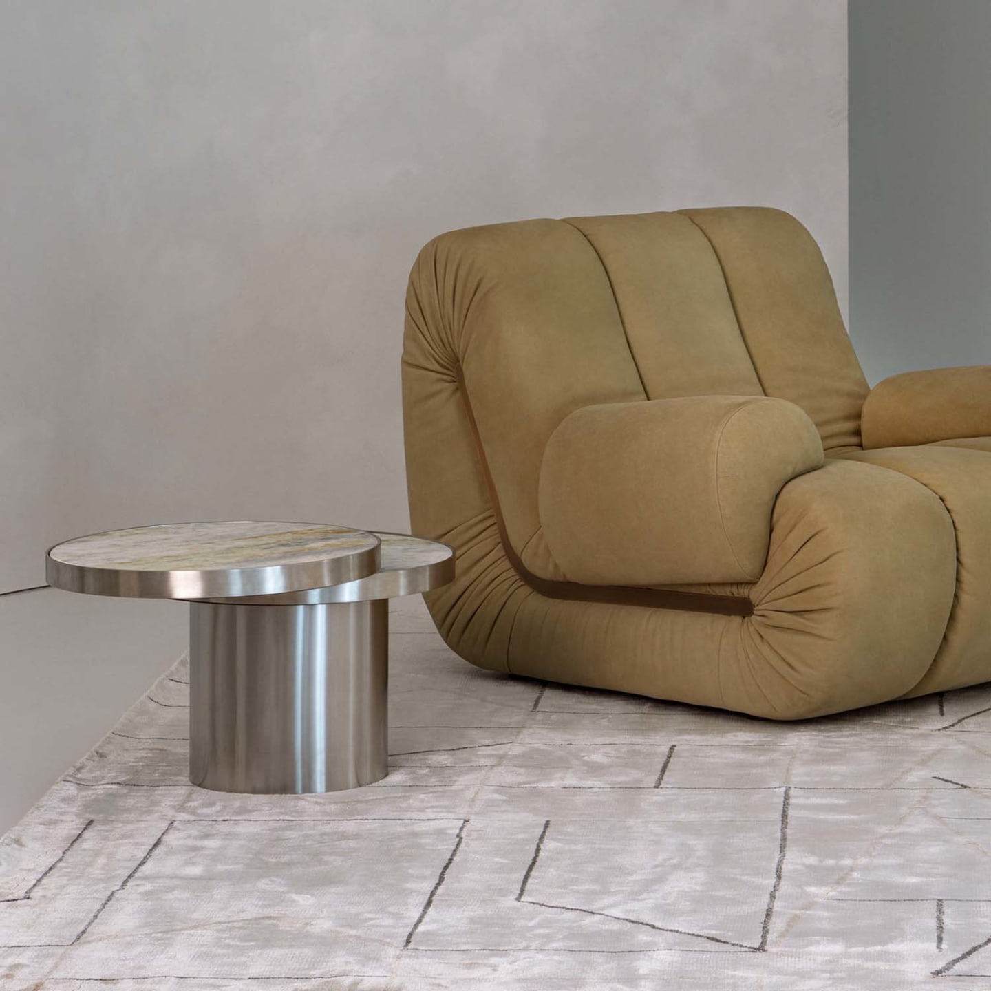 Space coffee table | Rugiano. Elegant coffee table with satin brass base and innovative movable black glass tops.