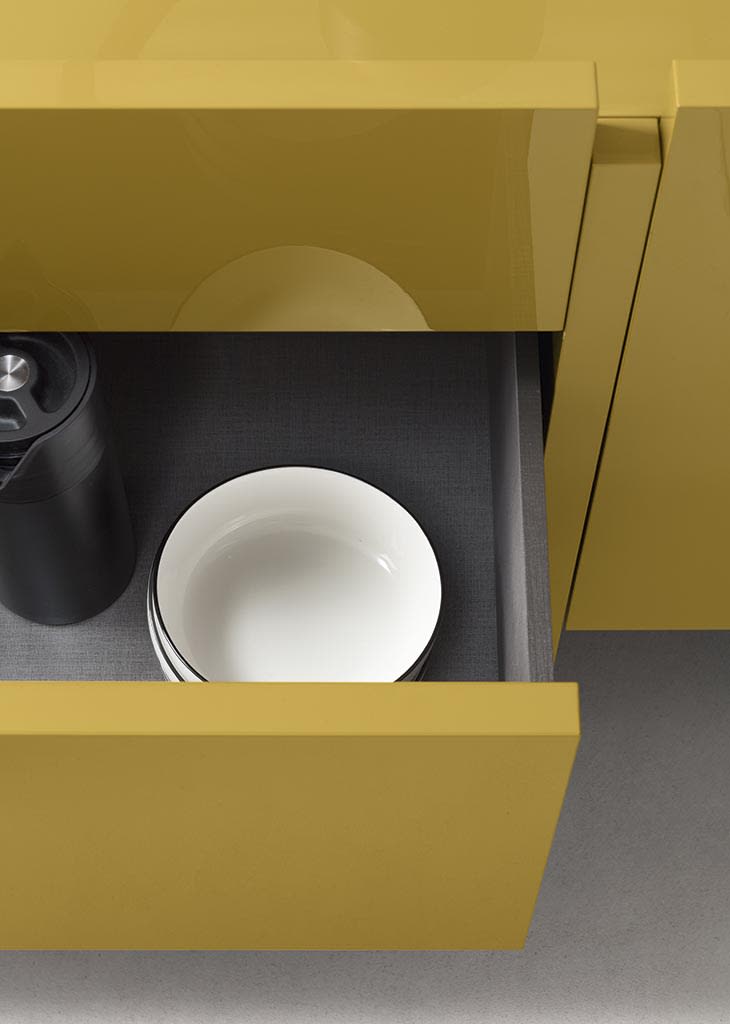 Recta bar cabinet | ALF Dafre. Modular storage with contrasting fronts, 180° opening doors, and internal lacquering for custom solutions.