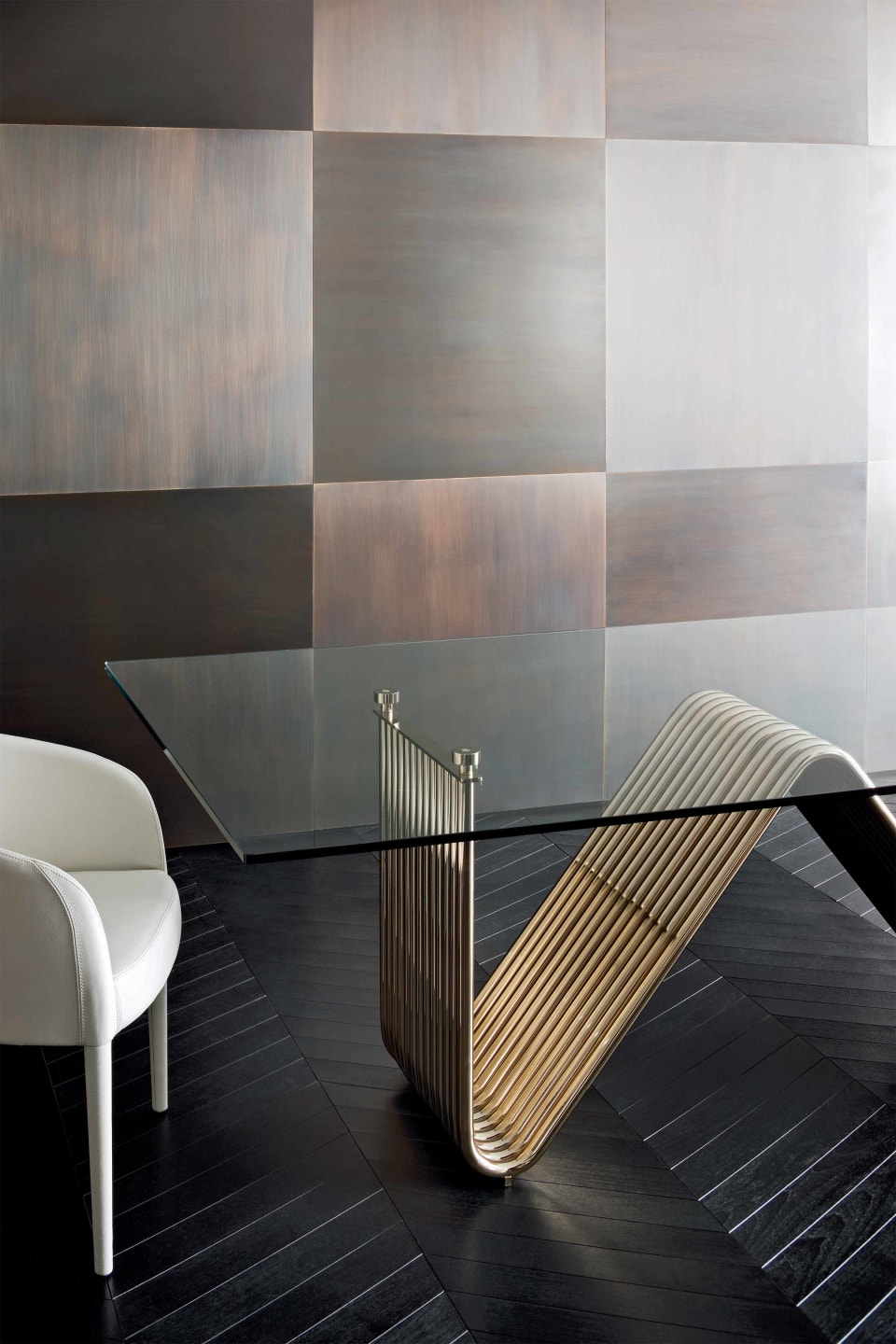 Alyson table | Rugiano. Elegant dining table with curved metal base and versatile top options in wood, marble, glass, or leather.