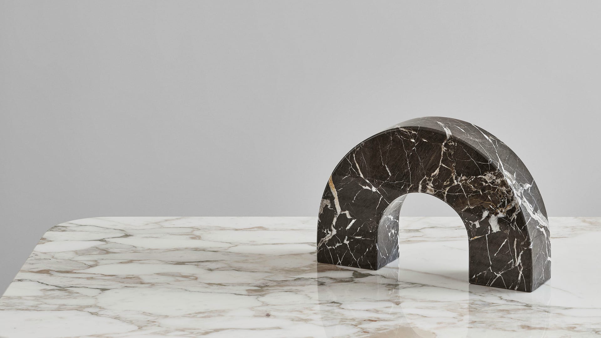 Armonia decorative object | Rugiano. Exquisite marble decorative objects, featuring bold geometric shapes and unique natural patterns.