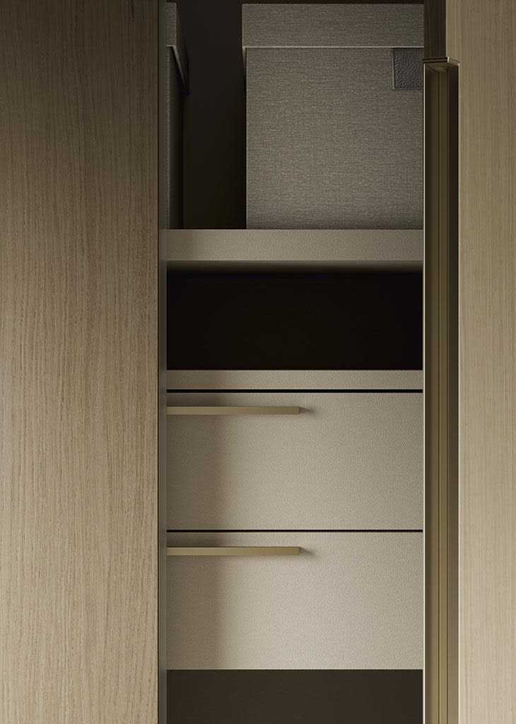Go wardrobe | ALF Dafre. Elegant swinging door with versatile handle configurations, perfect for modern interiors.