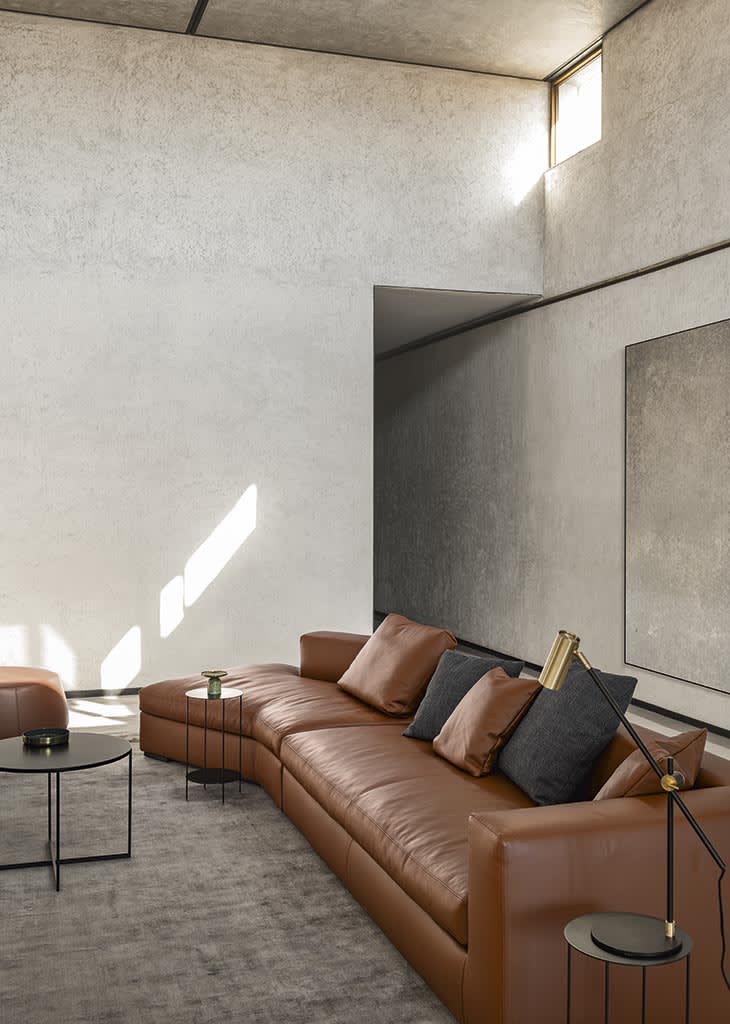 California sofa | ALF Dafre. Modular sofa with integrated wooden bookcases, creating flexible and inviting spaces.
