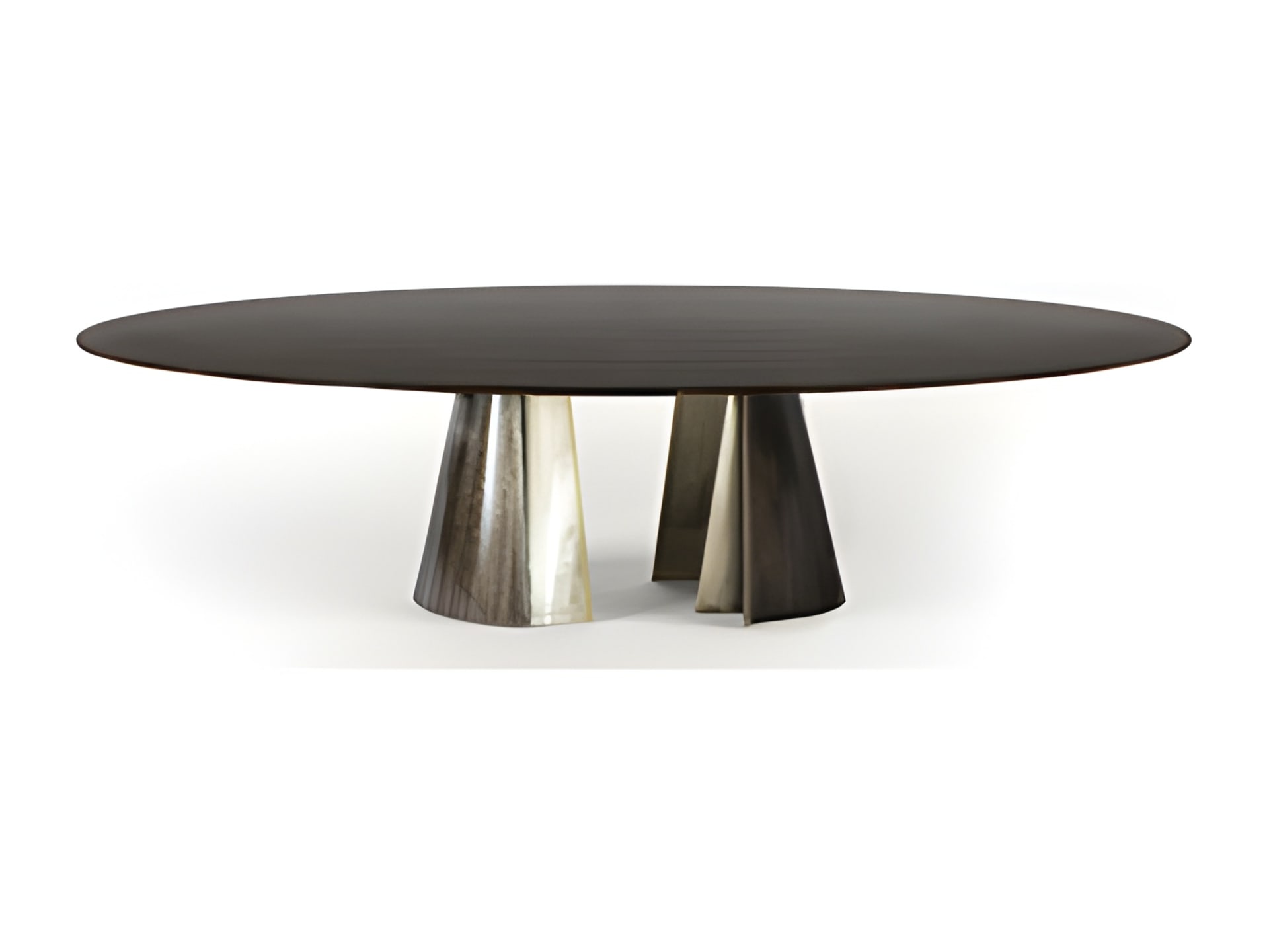 Absolute table | Rugiano. A luxurious dining table featuring a sculptural metal base with contrasting finishes and versatile top options.