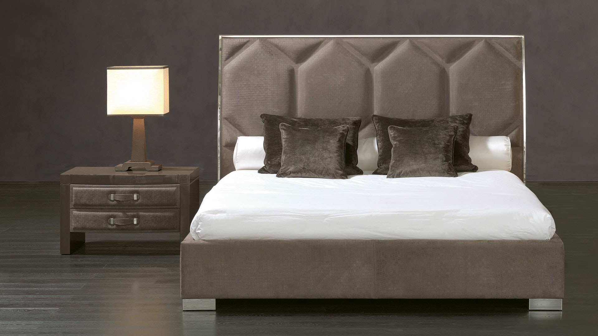 Souffle bed | Rugiano. Elegant bed with a striking geometric headboard, perfect for modern and Art Deco interiors.